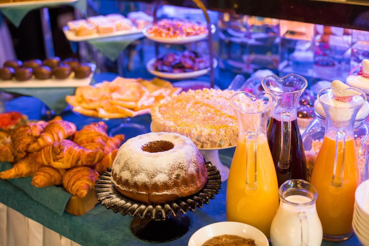 River Side Hotel Tbiliszi Kültér fotó A selection of breakfast items