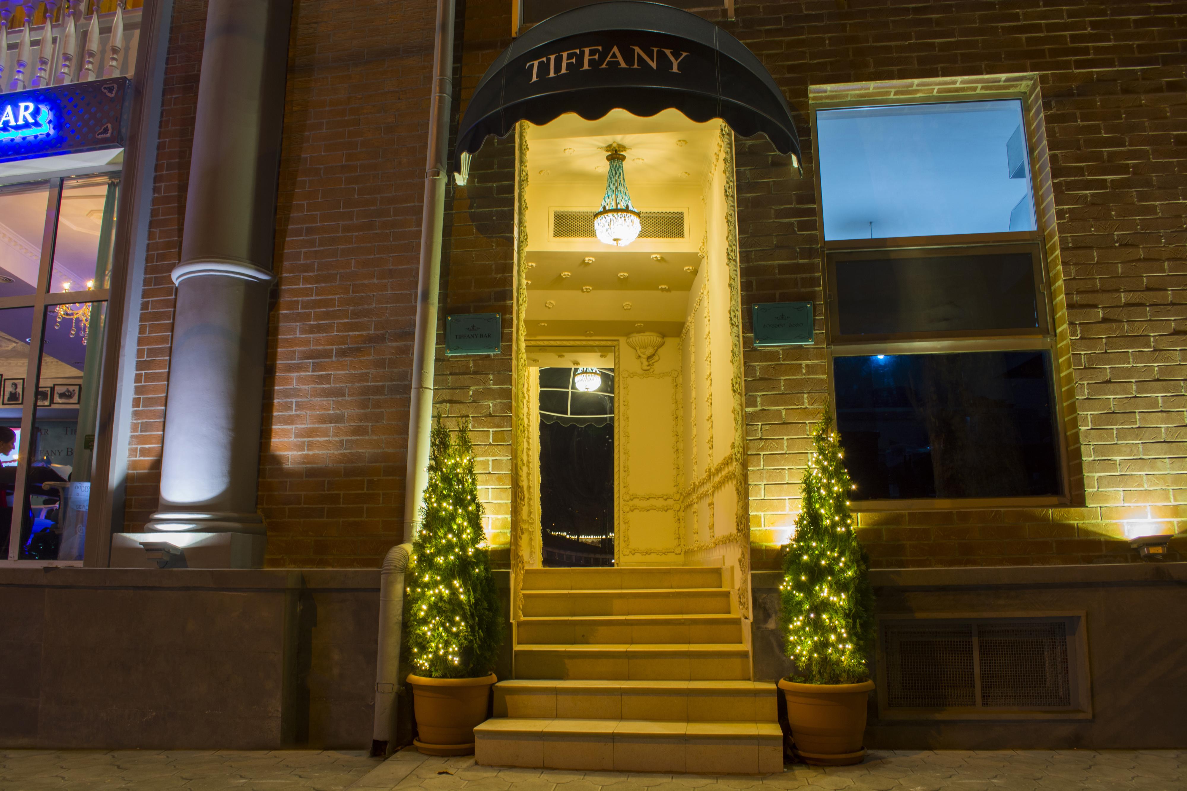 River Side Hotel Tbiliszi Kültér fotó Tiffany & Co. store in New York City