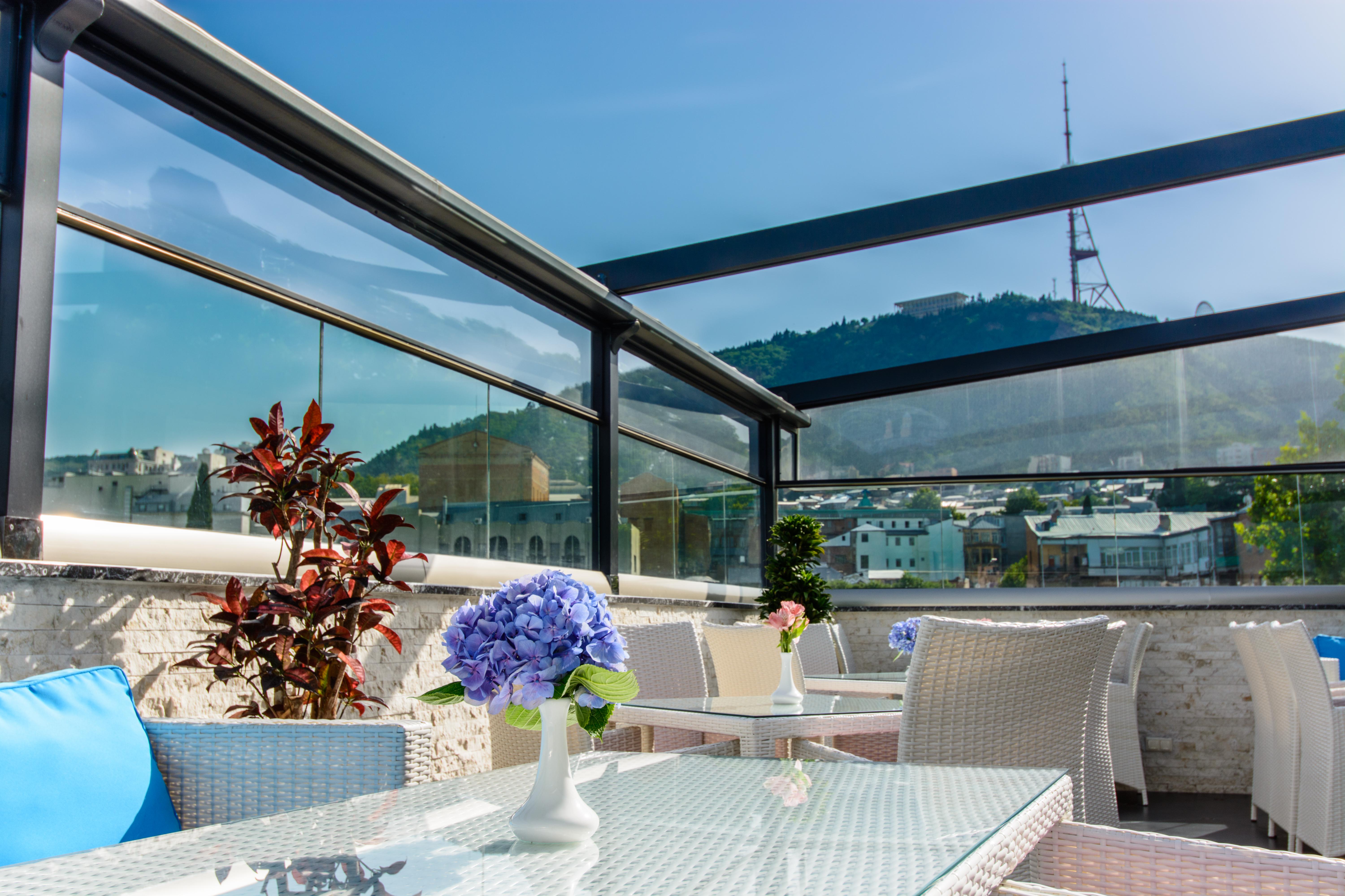 River Side Hotel Tbiliszi Kültér fotó The Sky Bar