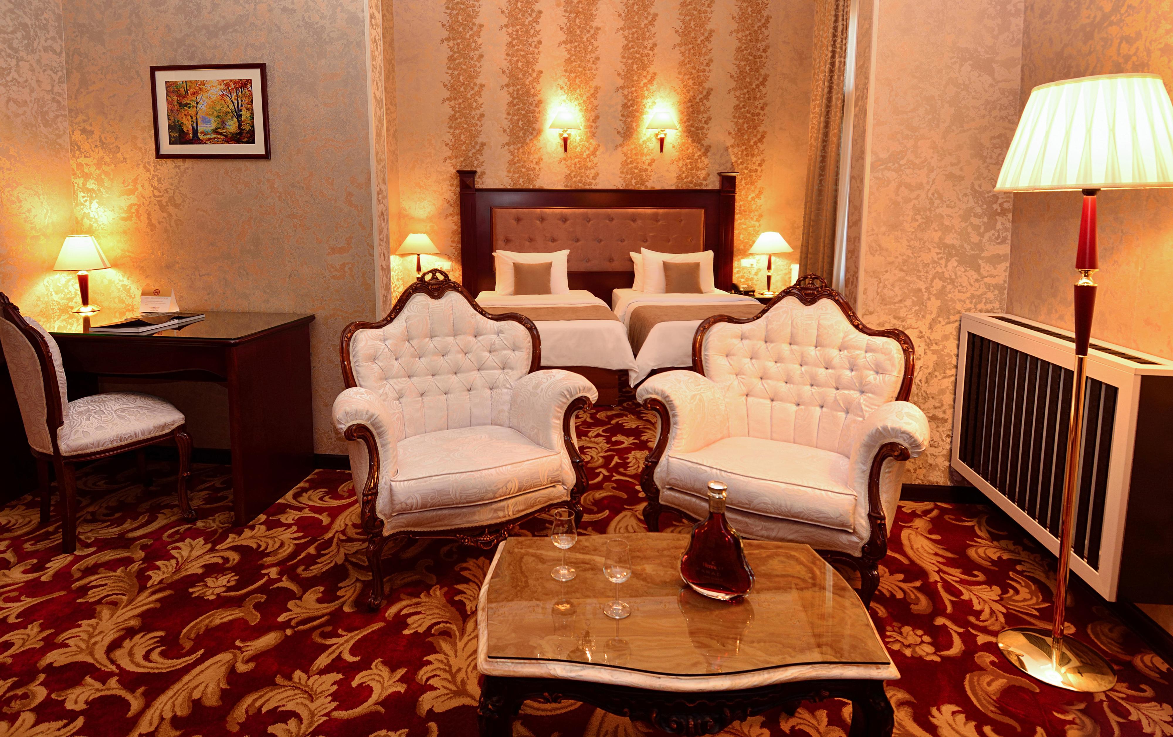 River Side Hotel Tbiliszi Kültér fotó A suite at the hotel