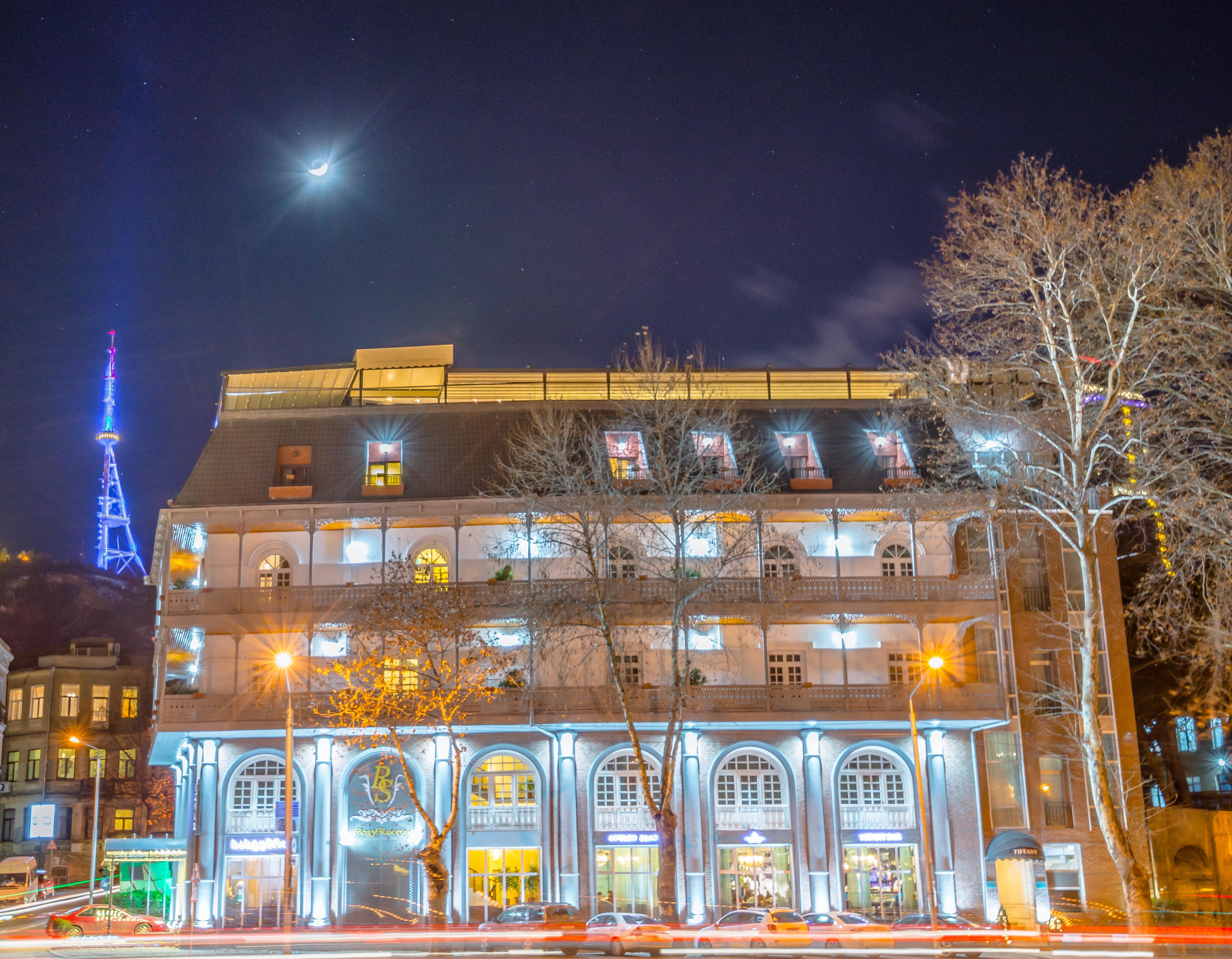 River Side Hotel Tbiliszi Kültér fotó The building of the National Museum of Georgia
