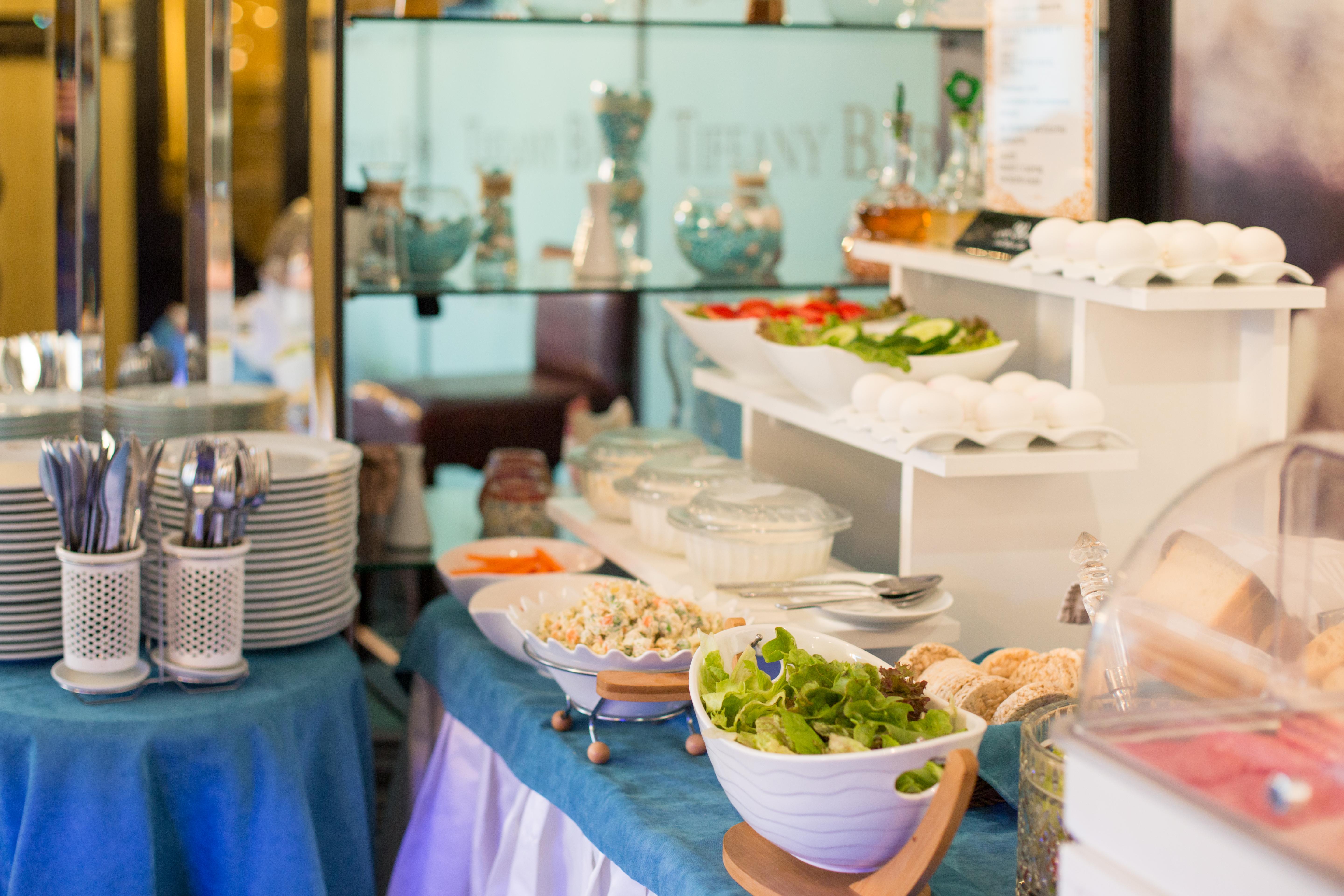 River Side Hotel Tbiliszi Kültér fotó A salad bar