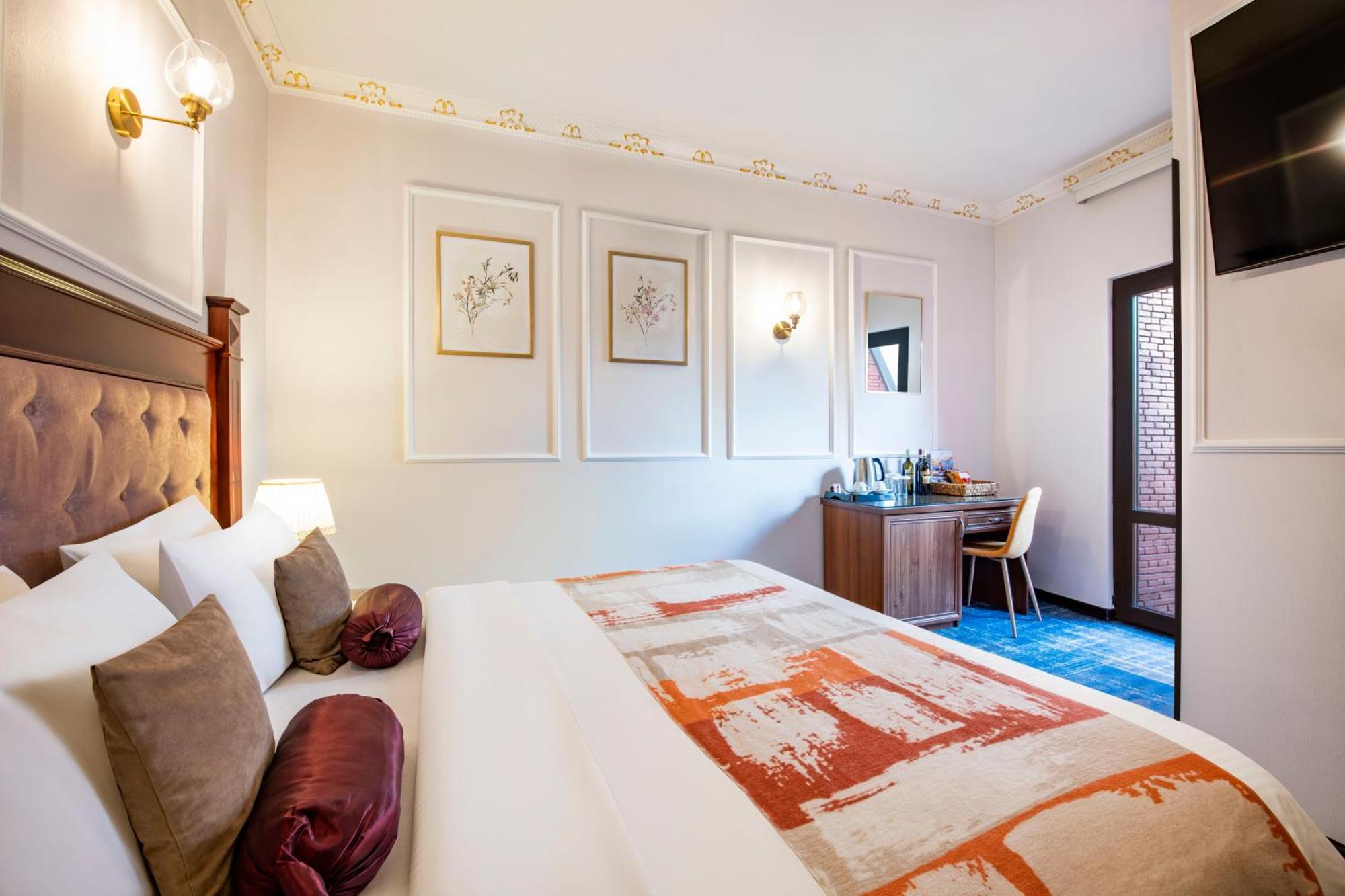 River Side Hotel Tbiliszi Kültér fotó A room at the hotel