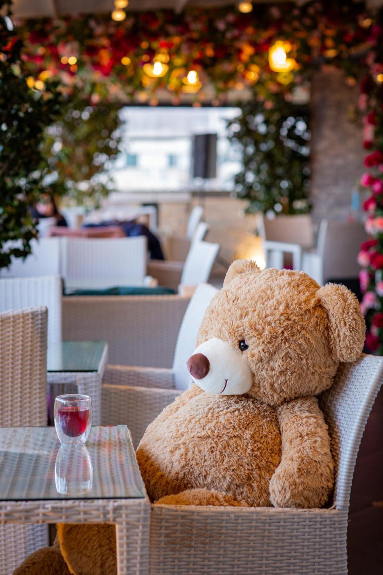 River Side Hotel Tbiliszi Kültér fotó Teddy bear