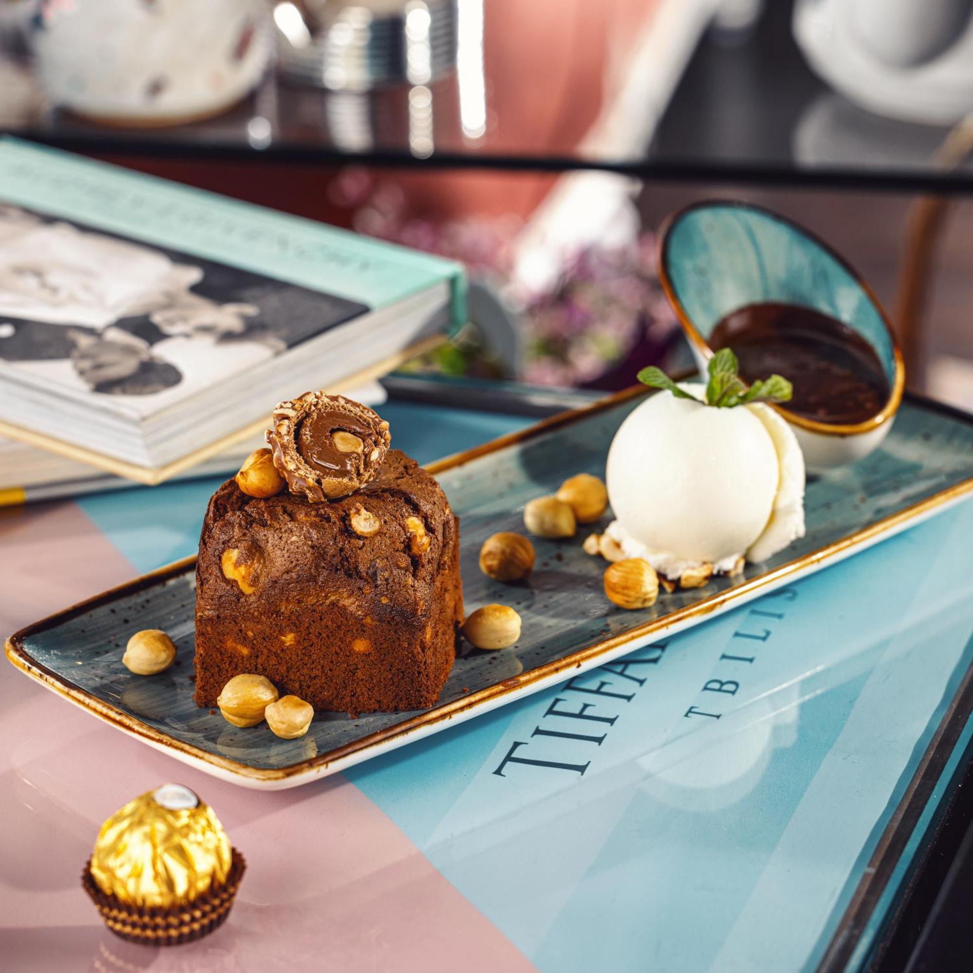 River Side Hotel Tbiliszi Kültér fotó A dessert at Tiffany's