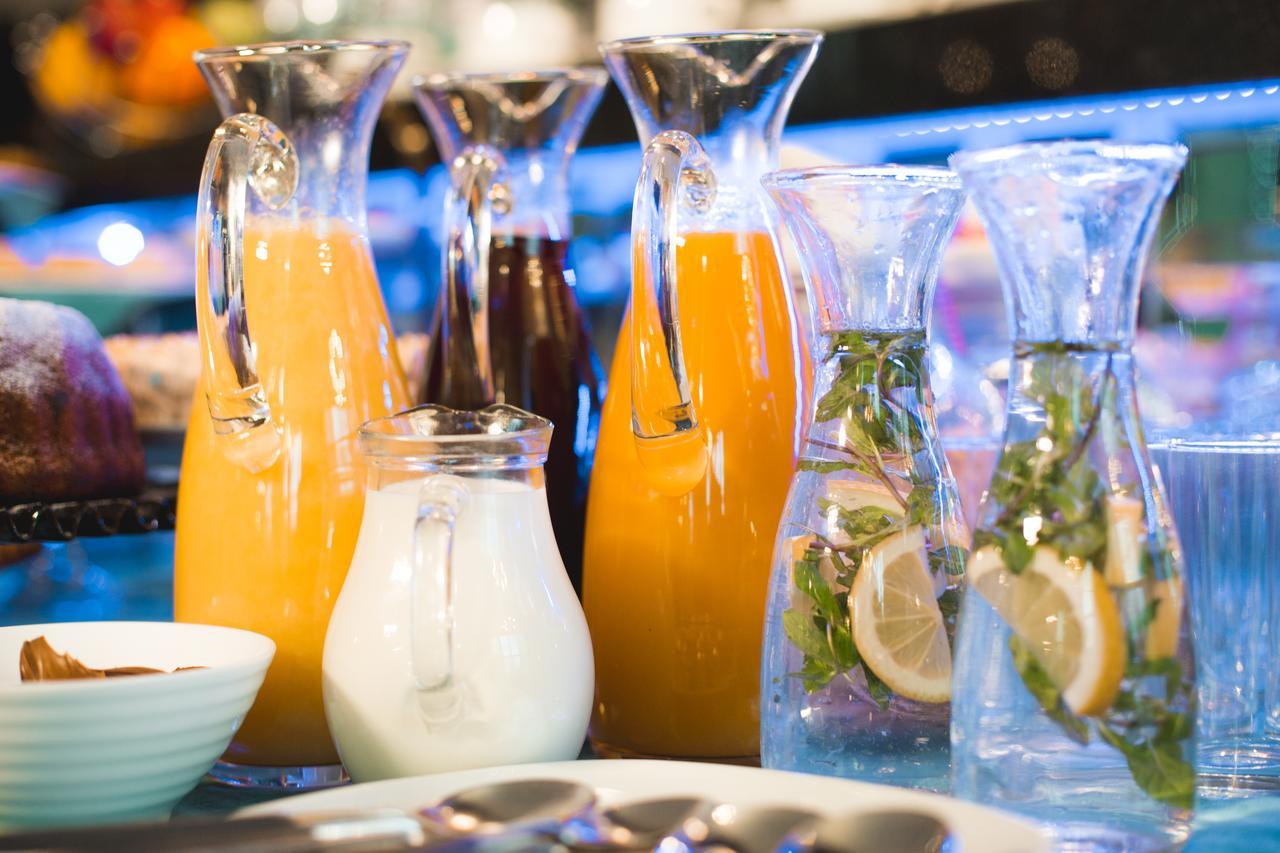 River Side Hotel Tbiliszi Kültér fotó Orange juice